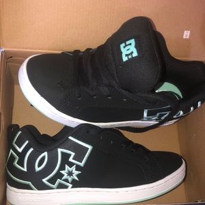 DC women’s court graffik retro shoes size 6 never been worn